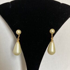 Elegant Vintage Gold Tone Drop Faux Pearl Screw Back Earrings
